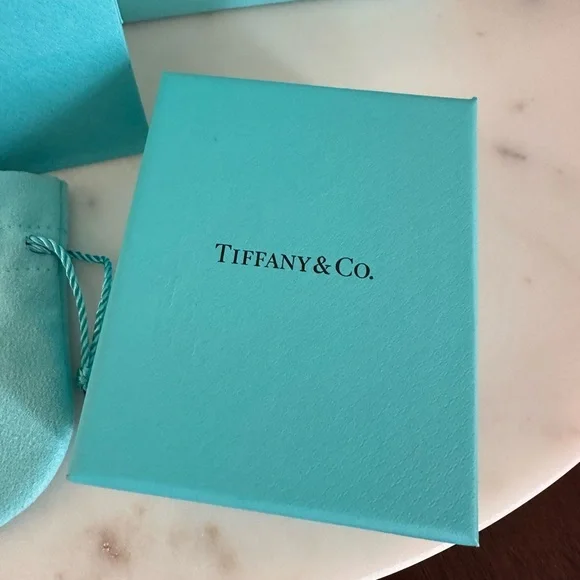 New Tiffany & Co. gifting bundle pouch, box and gift bag - Picture 2 of 4